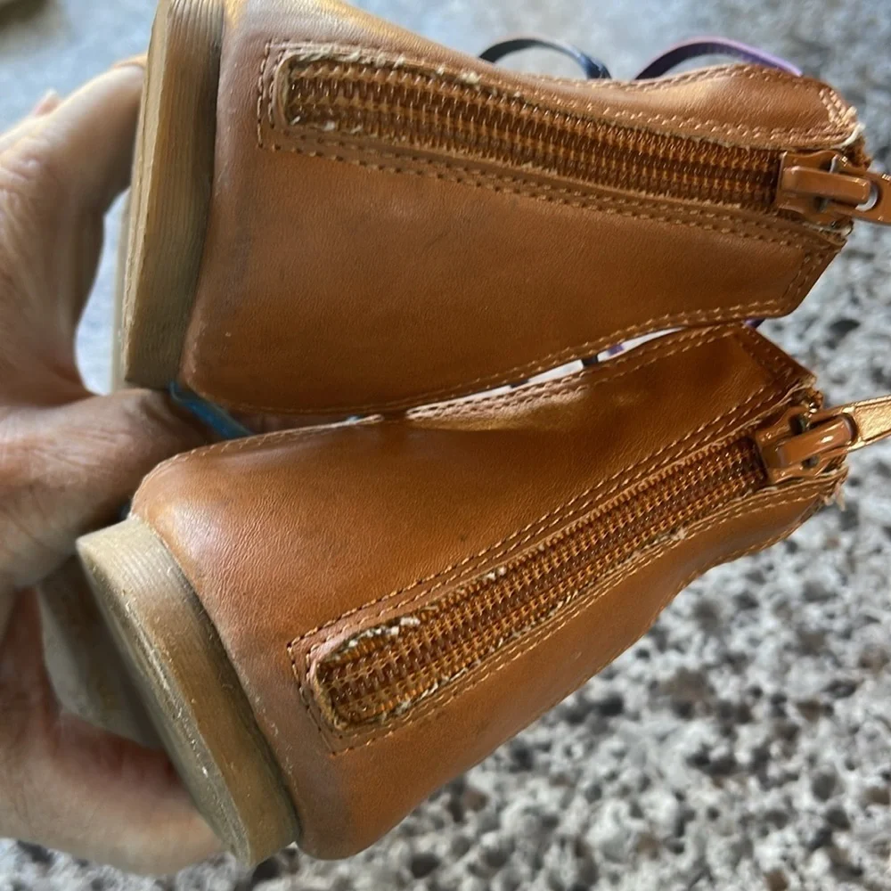 Steve Madden‎ Rainbow Sandals girls size 3.5 zipper back.